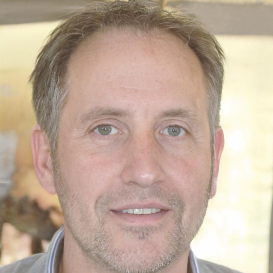 Hernán Bustamante, instructor de análisis financiero